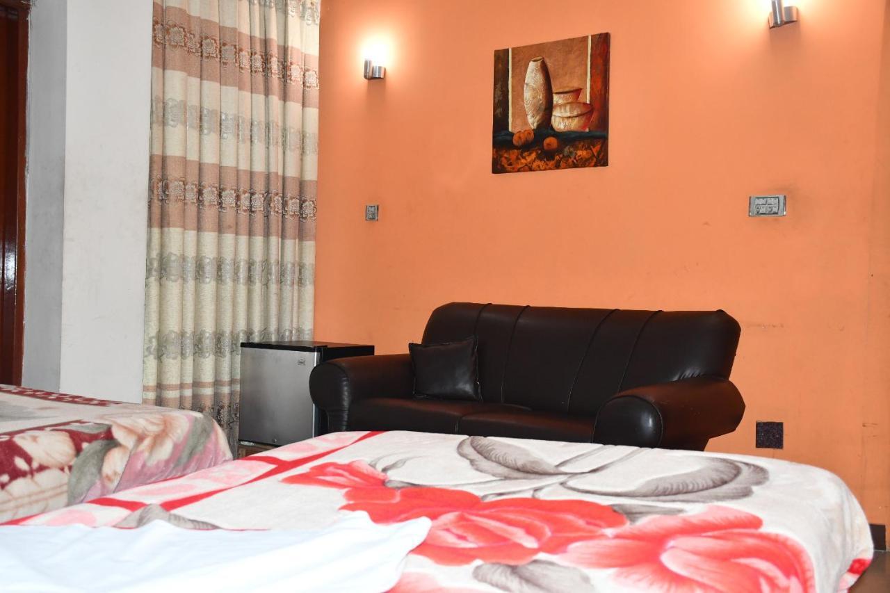 Mir Continental Hotel Muzaffarabad Exterior photo